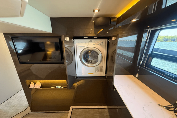 2020 Cruisers Yachts 50