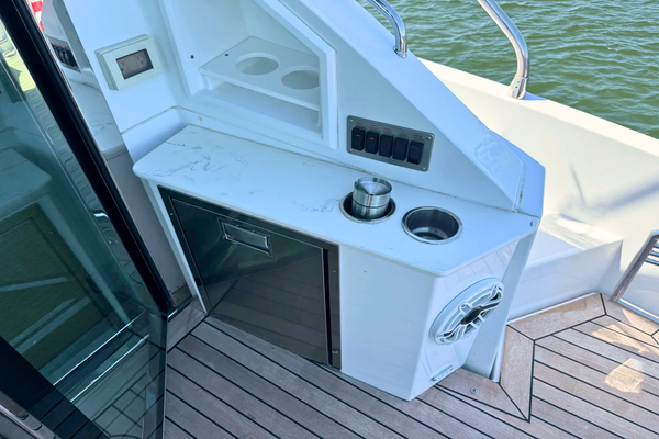 2020 Cruisers Yachts 50