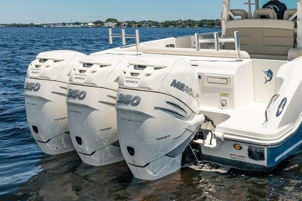 2018 Boston Whaler 38