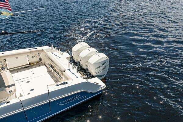 2018 Boston Whaler 38