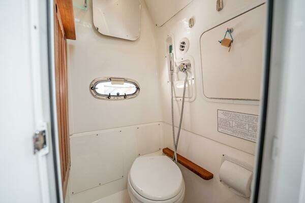 2018 Boston Whaler 38