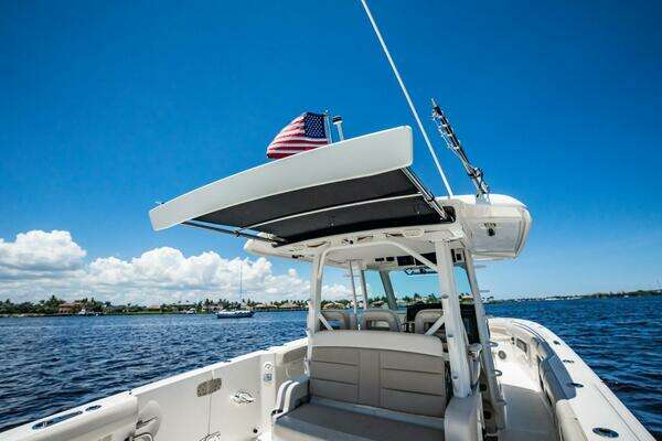 2018 Boston Whaler 38