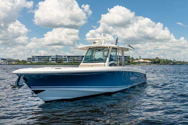 2018 Boston Whaler 38