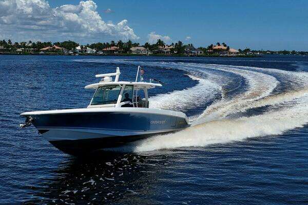 2018 Boston Whaler 38