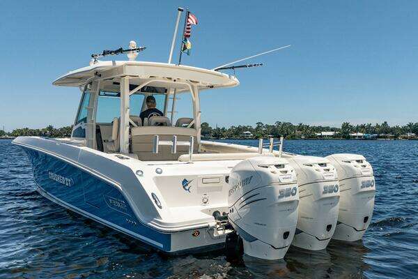 2018 Boston Whaler 38