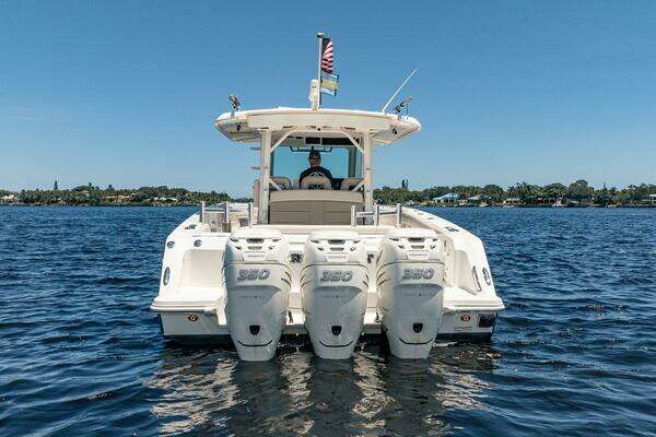 2018 Boston Whaler 38