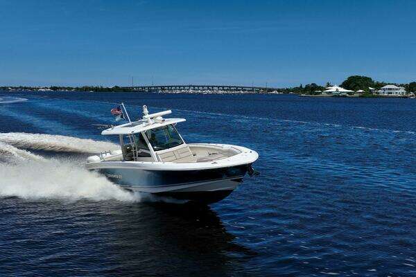 2018 Boston Whaler 38