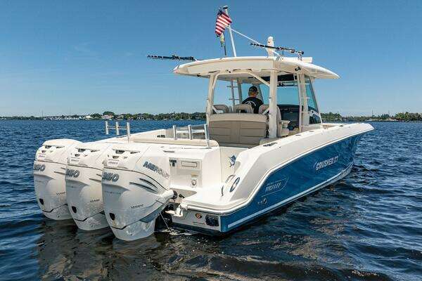 2018 Boston Whaler 38