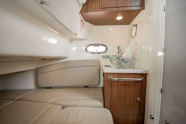 2018 Boston Whaler 38