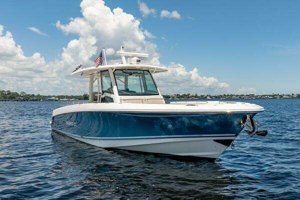 2018 Boston Whaler 38