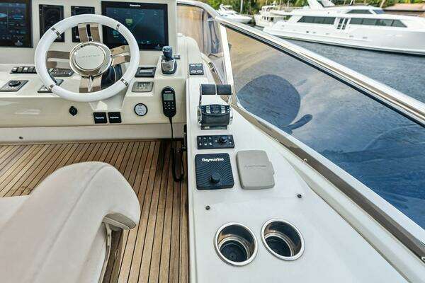 2017 Azimut 72