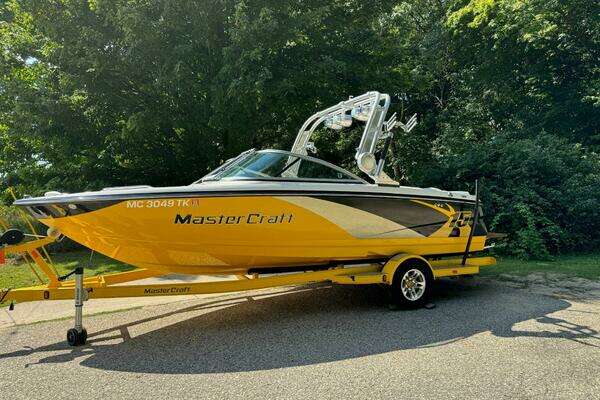 2012 Mastercraft 21