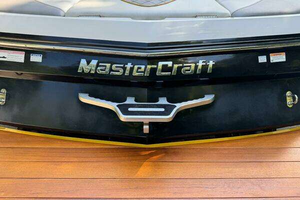2012 Mastercraft 21
