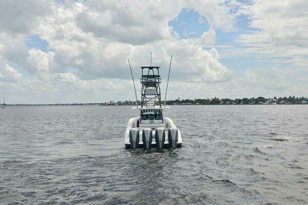 Photo of the 2020 HCB 53 Suenos "Title Wave"