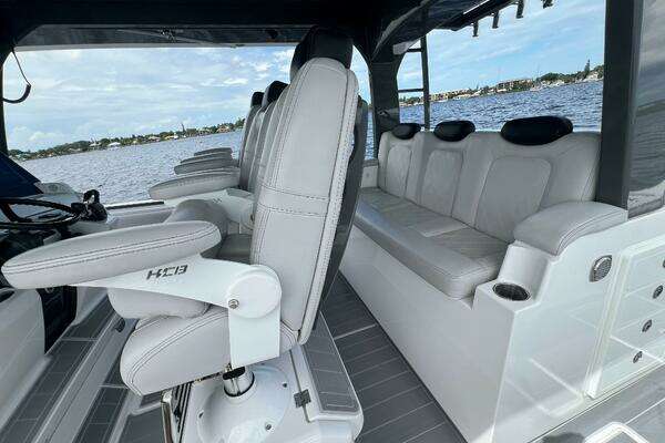 Photo of the 2020 HCB 53 Suenos "Title Wave"