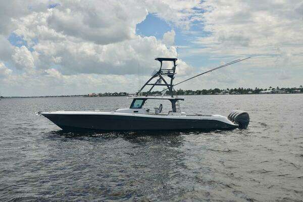 Photo of the 2020 HCB 53 Suenos "Title Wave"