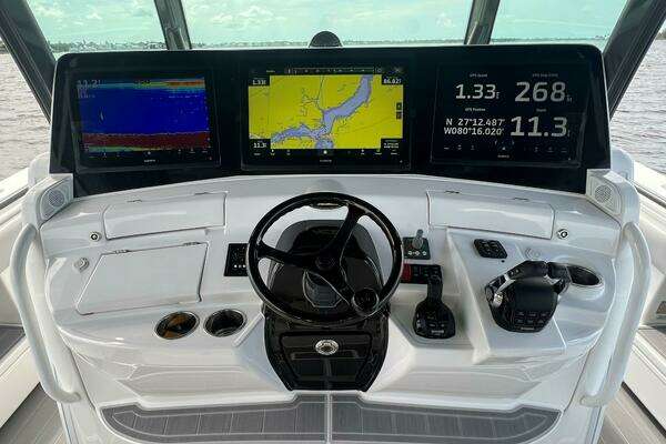 Photo of the 2020 HCB 53 Suenos "Title Wave"