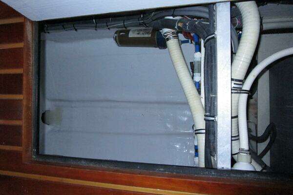 2003 Tiara Yachts 52