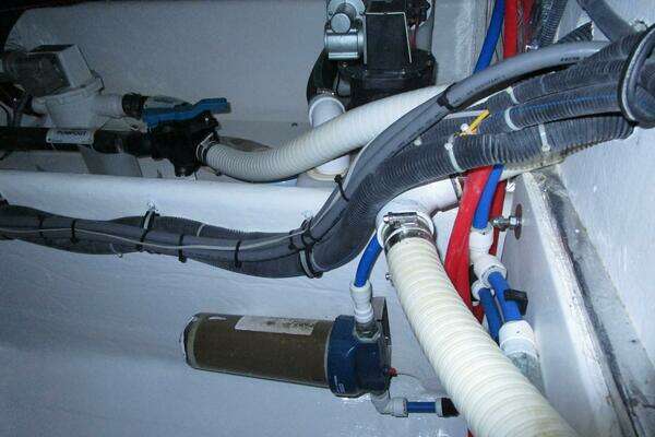 2003 Tiara Yachts 52