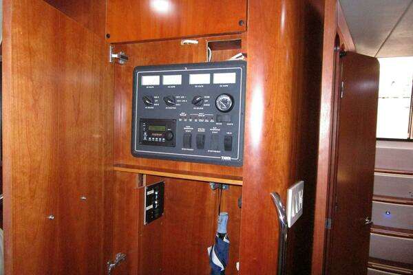 2003 Tiara Yachts 52