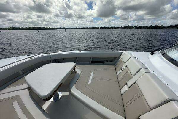 2023 Boston Whaler 38