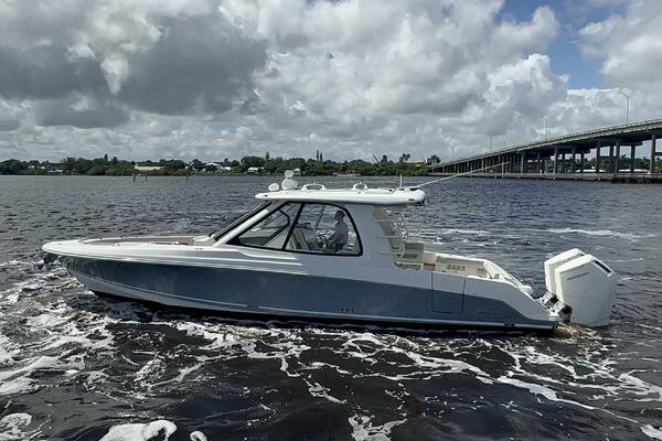 38ft Boston Whaler Yacht For Sale