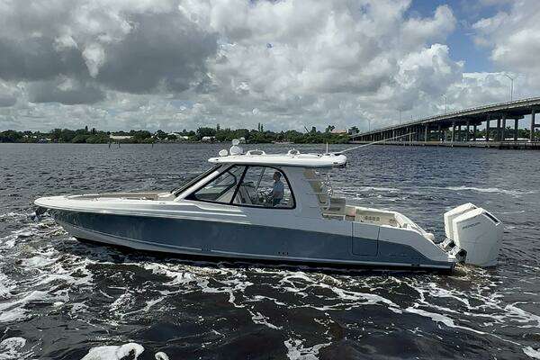 2023 Boston Whaler 38
