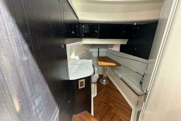 2023 Boston Whaler 38