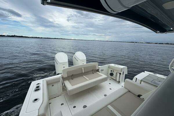 2023 Boston Whaler 38