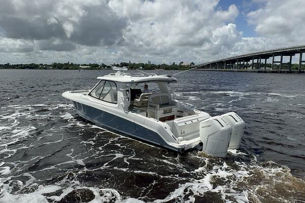 38ft Boston Whaler Yacht For Sale