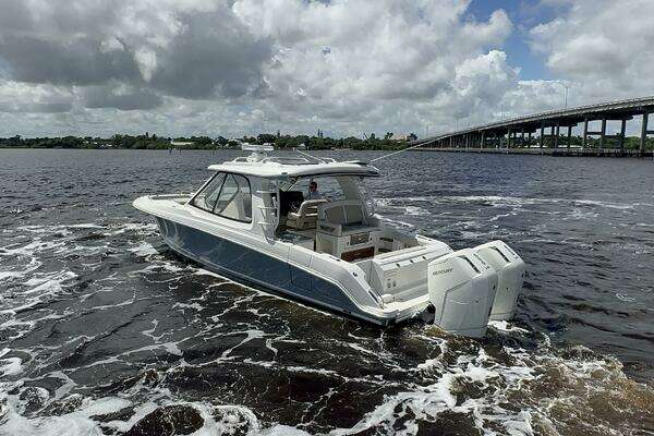 2023 Boston Whaler 38