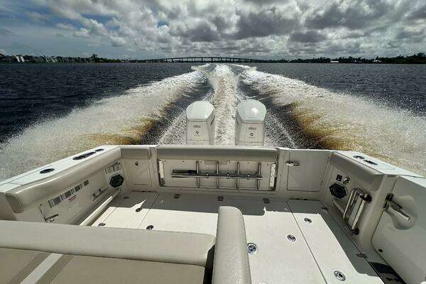 2023 Boston Whaler 38