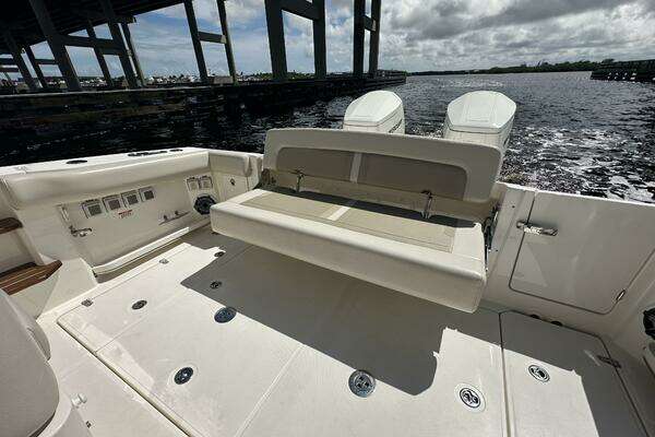 2023 Boston Whaler 38