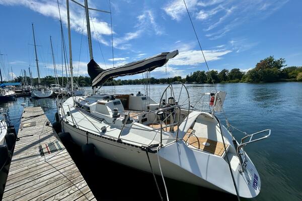 37ft C amp C Yacht For Sale