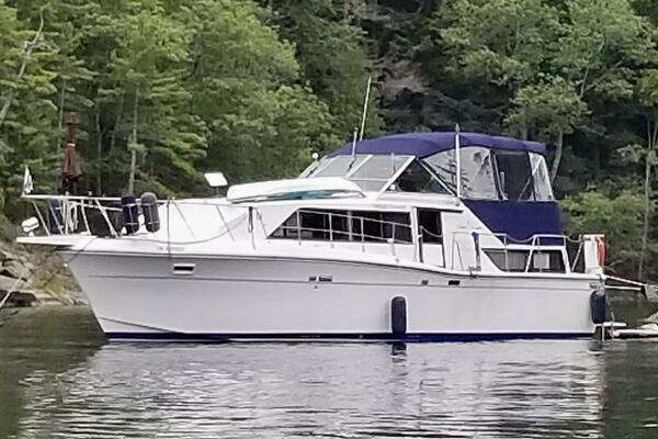 38-ft-Chris-Craft-1988-381 Catalina-Wood Knot-Midland Ontario Canada yacht for sale