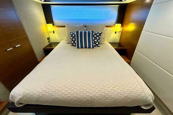 2017 Tiara Yachts 53