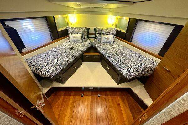 2017 Tiara Yachts 53