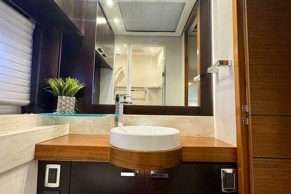 2017 Tiara Yachts 53