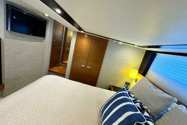 2017 Tiara Yachts 53