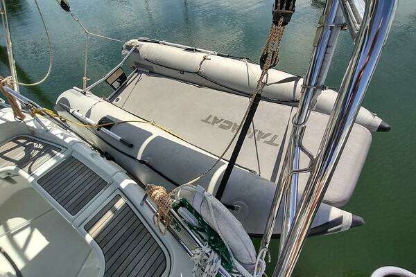 Beneteau 393 Yacht For Sale