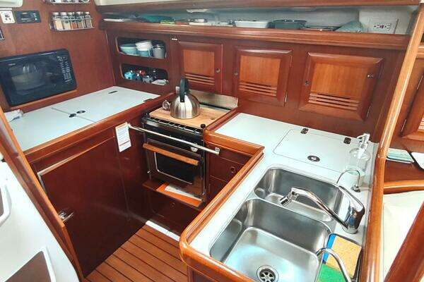 Beneteau 393 Yacht For Sale