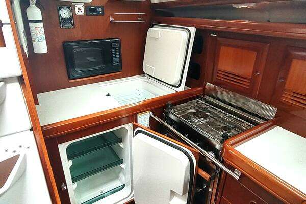 Beneteau 393 Yacht For Sale