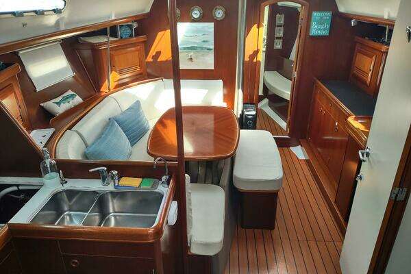 Beneteau 393 Yacht For Sale