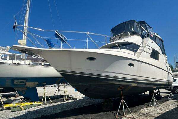 Photo of the 2000 Silverton 352 Motor Yacht "Knot On Call"