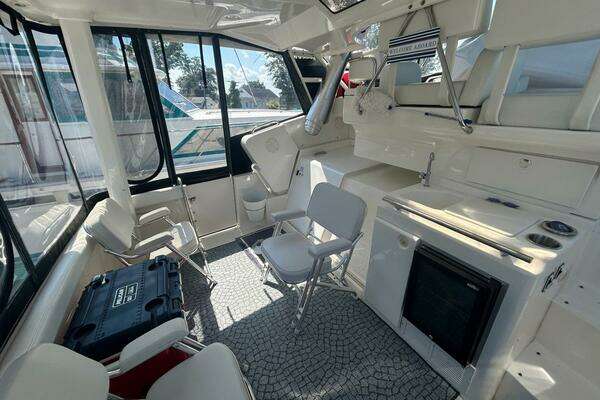 Photo of the 2000 Silverton 352 Motor Yacht "Knot On Call"