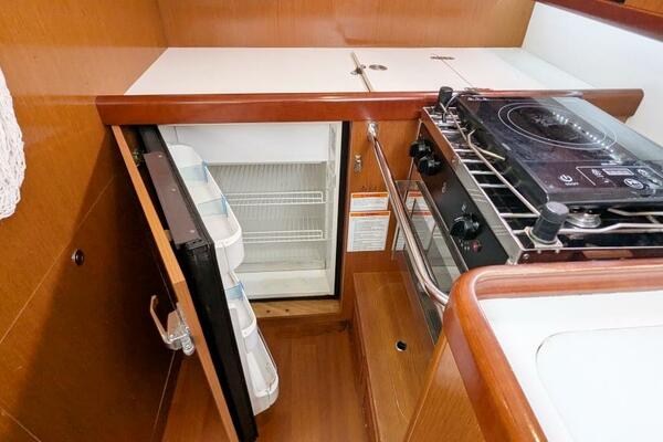 SERENITE 40ft Beneteau Yacht For Sale