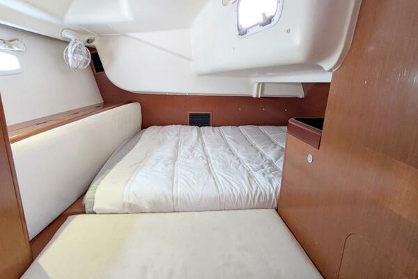 SERENITE 40ft Beneteau Yacht For Sale