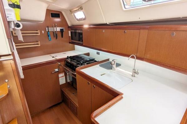 SERENITE 40ft Beneteau Yacht For Sale