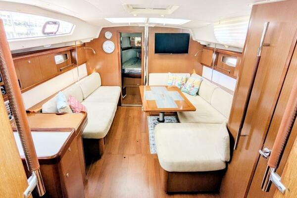 SERENITE 40ft Beneteau Yacht For Sale