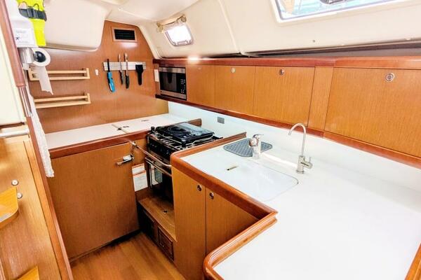SERENITE 40ft Beneteau Yacht For Sale